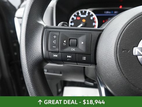 Used 2024 Nissan Rogue S image 34