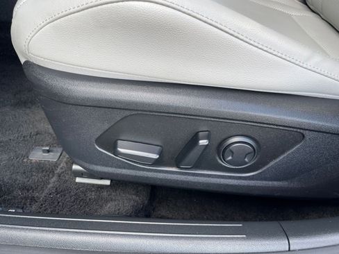 Used 2025 Hyundai Elantra Limited image 22