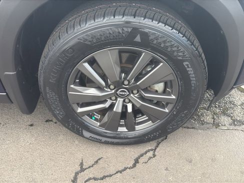 Certified 2022 Nissan Pathfinder SV w/ SV Premium Package image 9