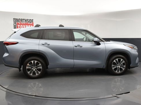 Used 2021 Toyota Highlander XLE AWD/4WD image 5