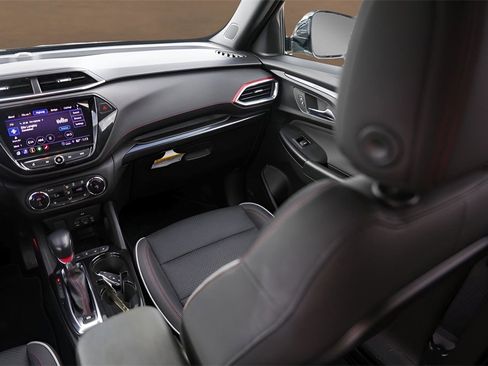 Used 2021 Chevrolet TrailBlazer RS w/ Technology Package image 28