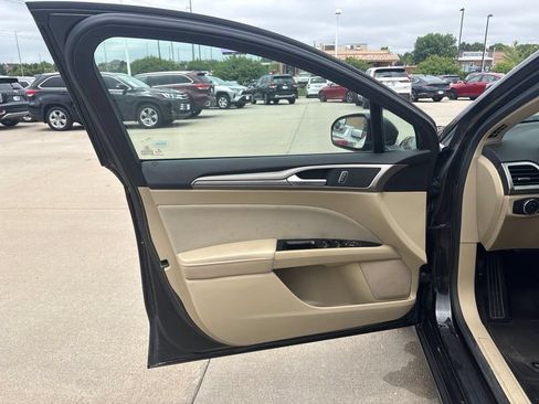 Used 2014 Ford Fusion SE FWD image 9