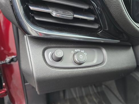 Used 2024 Buick Envista Sport Touring image 23