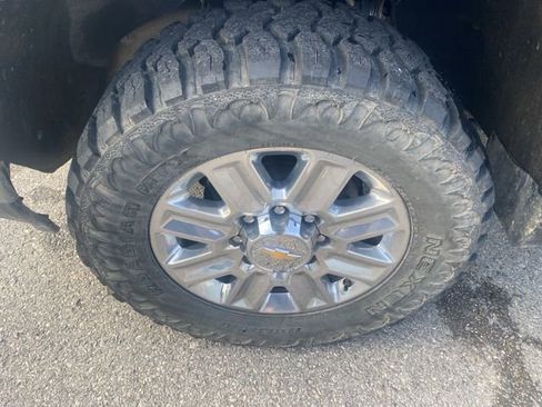 Used 2024 Chevrolet Silverado 3500 High Country image 10