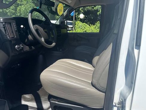 Used 2021 Chevrolet Express 2500 Extended image 15