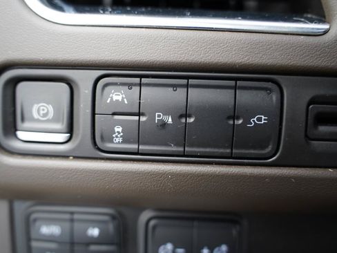 Used 2021 GMC Yukon XL SLT w/ SLT Premium Package AWD/4WD image 12