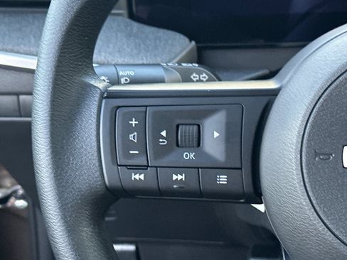 Certified 2025 Nissan Kicks SV image 24