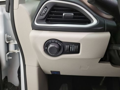 Used 2024 Chrysler Voyager LX FWD image 28