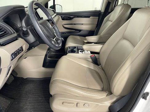 Used 2023 Honda Odyssey Touring image 2