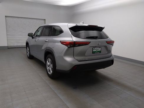 Used 2021 Toyota Highlander L image 5