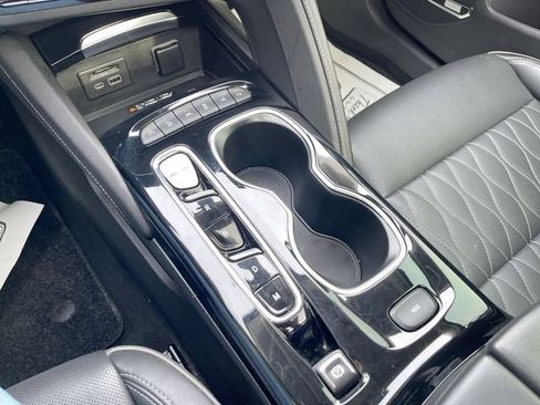 Used 2022 Buick Envision Avenir w/ Technology Package II image 16