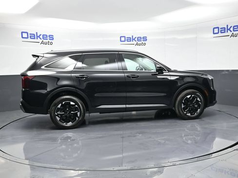 Certified 2025 Kia Sorento S AWD/4WD image 9