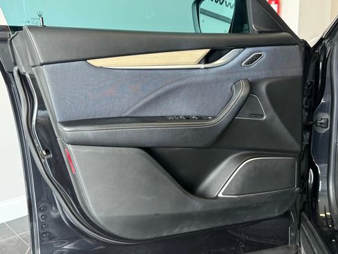 Used 2017 Maserati Levante w/ Luxury Package image 7