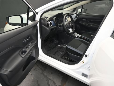 Used 2025 Nissan Versa SV image 14
