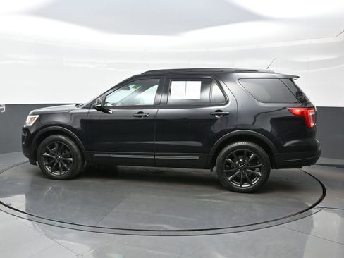 Used 2019 Ford Explorer XLT w/ Equipment Group 202A image 3