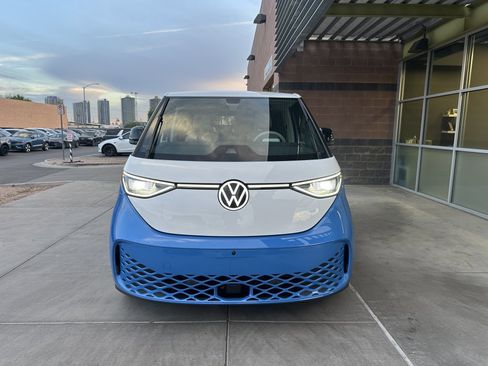 Used 2025 Volkswagen ID. Buzz 1st Edition AWD/4WD image 10