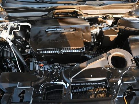 Used 2025 Honda Pilot Touring image 15