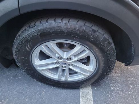 Used 2020 Ford Explorer XLT image 7