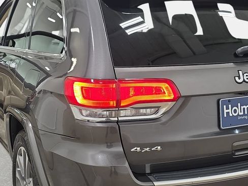 Used 2018 Jeep Grand Cherokee Overland AWD/4WD image 34
