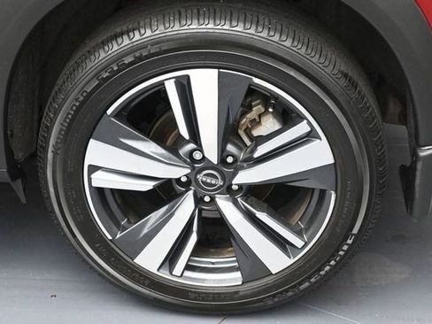 Used 2023 Nissan Rogue SL AWD/4WD image 8