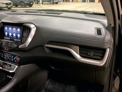 Used 2024 GMC Terrain SLT image 15
