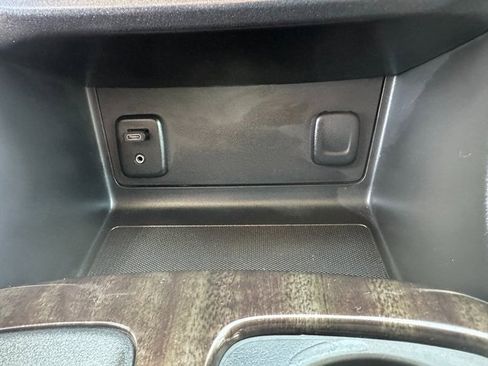 Used 2015 GMC Canyon SLT image 29