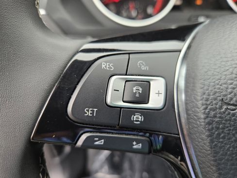 Used 2021 Volkswagen Tiguan SE w/ Panoramic Sunroof Package image 15