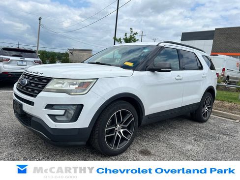 Used 2017 Ford Explorer XLT w/ Equipment Group 202A FWD image 7