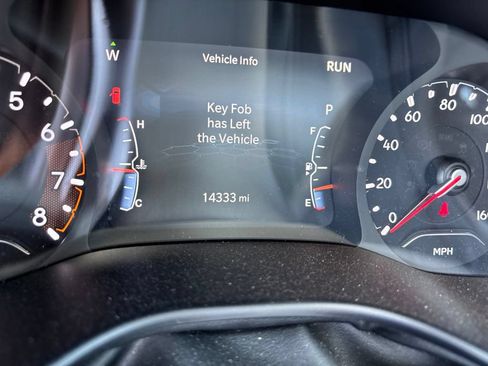 Used 2024 Jeep Compass Latitude w/ Sun and Sound Group AWD/4WD image 9