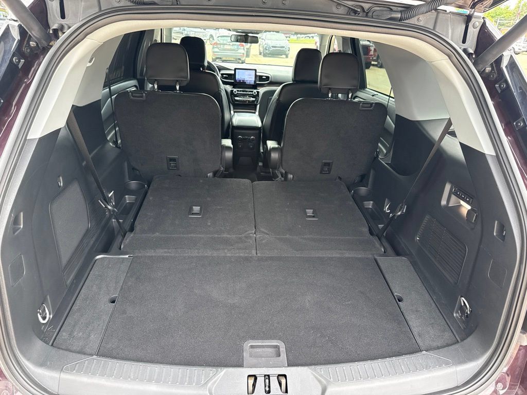 Used 2023 Ford Explorer Limited w/ Equipment Group 301A AWD/4WD image 29