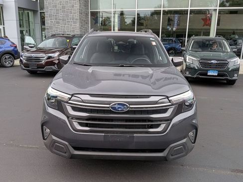 Used 2025 Subaru Forester Premium AWD/4WD image 7
