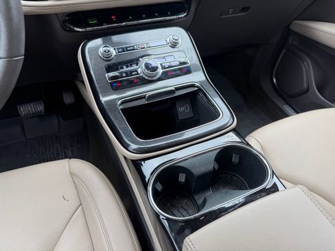 Used 2022 Lincoln Nautilus FWD w/ Premium Package image 14