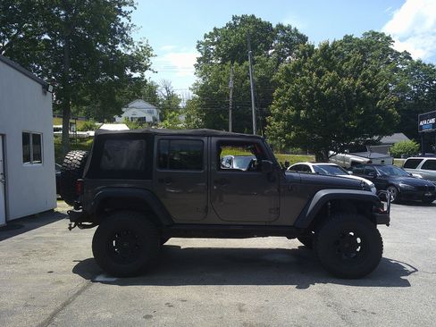 Used 2016 Jeep Wrangler Unlimited Sport AWD/4WD image 4