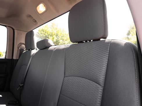 Used 2018 RAM 1500 Express AWD/4WD image 30
