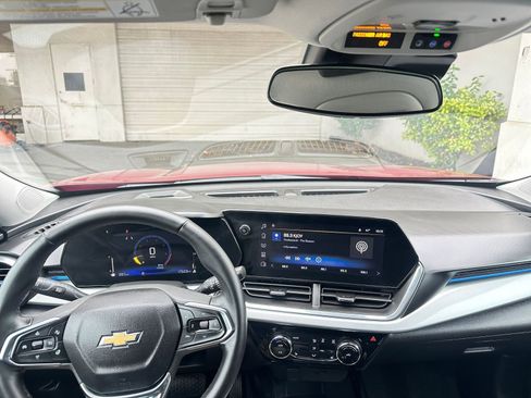 Used 2025 Chevrolet Trax LT w/ LT Convenience Package image 33