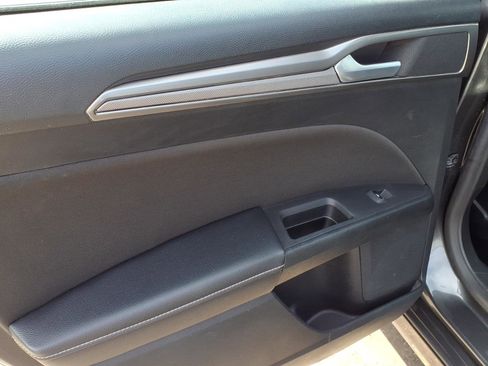 Used 2018 Ford Fusion SE image 11