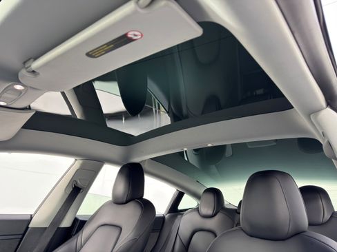 Used 2022 Tesla Model 3 Long Range image 12