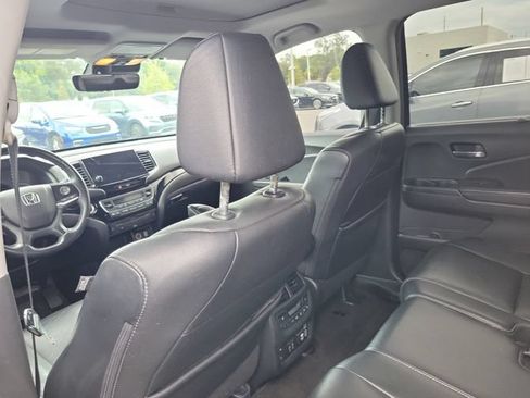 Used 2019 Honda Pilot Touring image 11
