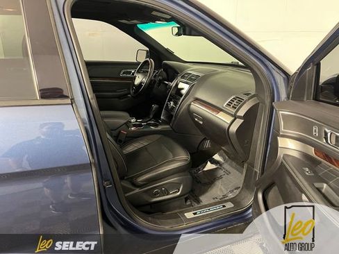 Used 2018 Ford Explorer Platinum AWD/4WD image 13