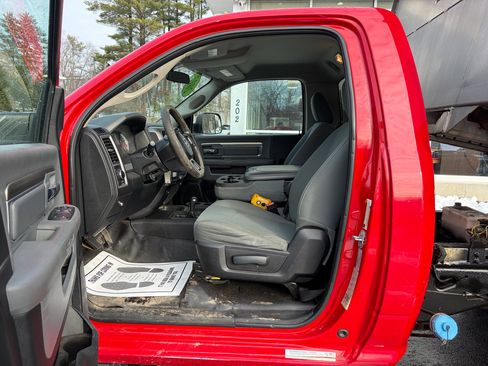 Used 2017 RAM 5500 Tradesman w/ Power & Remote Entry Group image 21