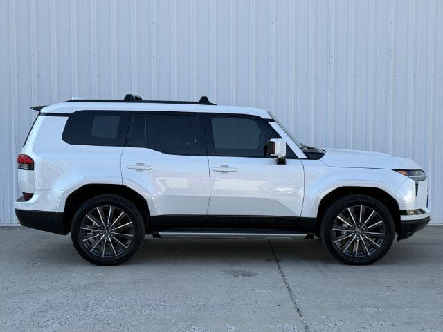 Used 2025 Lexus GX 550 w/ Accessory Package (2T) AWD/4WD image 3