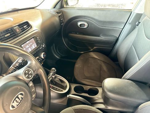 Used 2017 Kia Soul FWD image 23