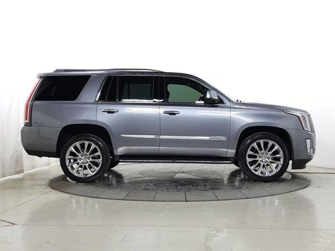 Used 2020 Cadillac Escalade Luxury image 11