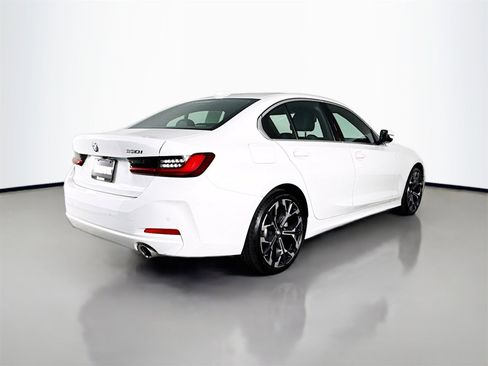Used 2025 BMW 330i Sedan w/ Premium Package image 7