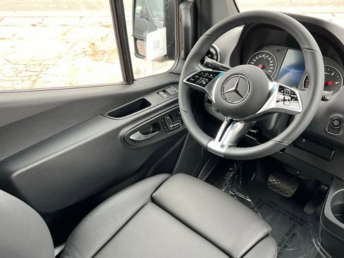 New 2025 Mercedes-Benz Sprinter 2500 image 11