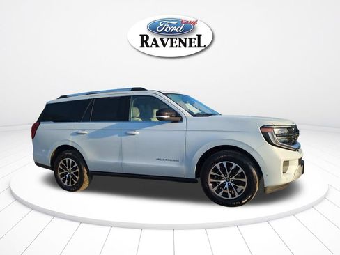 Used 2025 Ford Expedition Platinum AWD/4WD image 2