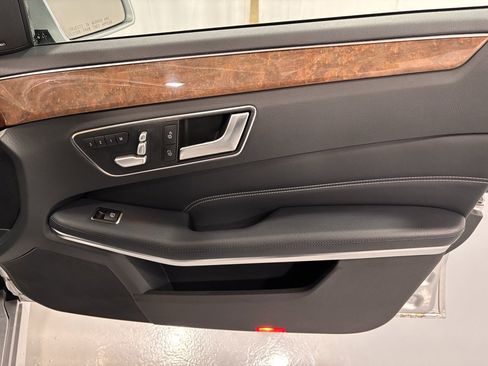 Used 2014 Mercedes-Benz E 250 BlueTEC 4MATIC Sedan image 19