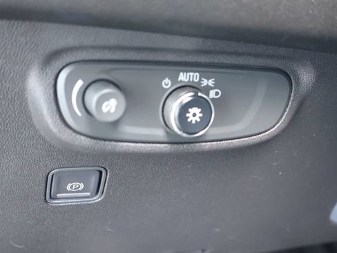 Used 2022 GMC Terrain SLE w/ Driver Convenience Package FWD image 22