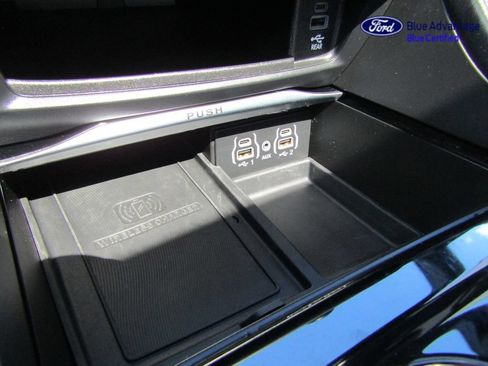Used 2022 Chrysler Pacifica Limited w/ Uconnect Theater Family Group FWD image 39