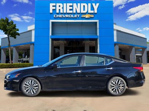 Used 2024 Nissan Altima 2.5 SV image 4